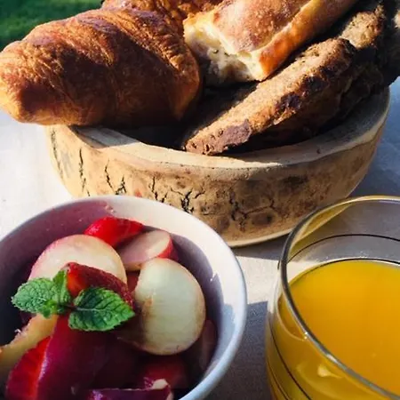 La Maison Moutchic Bed & Breakfast 3*