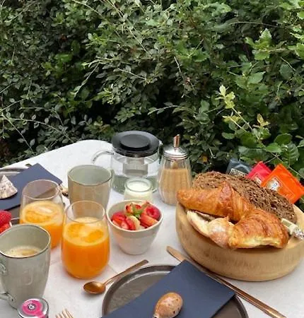 La Maison Moutchic Bed & Breakfast 3*