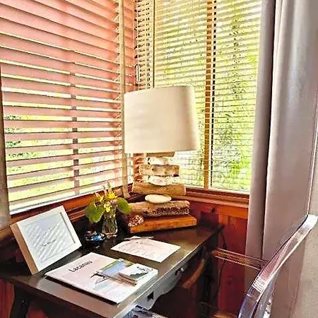 Oda ve Kahvaltı La Maison Moutchic 3*